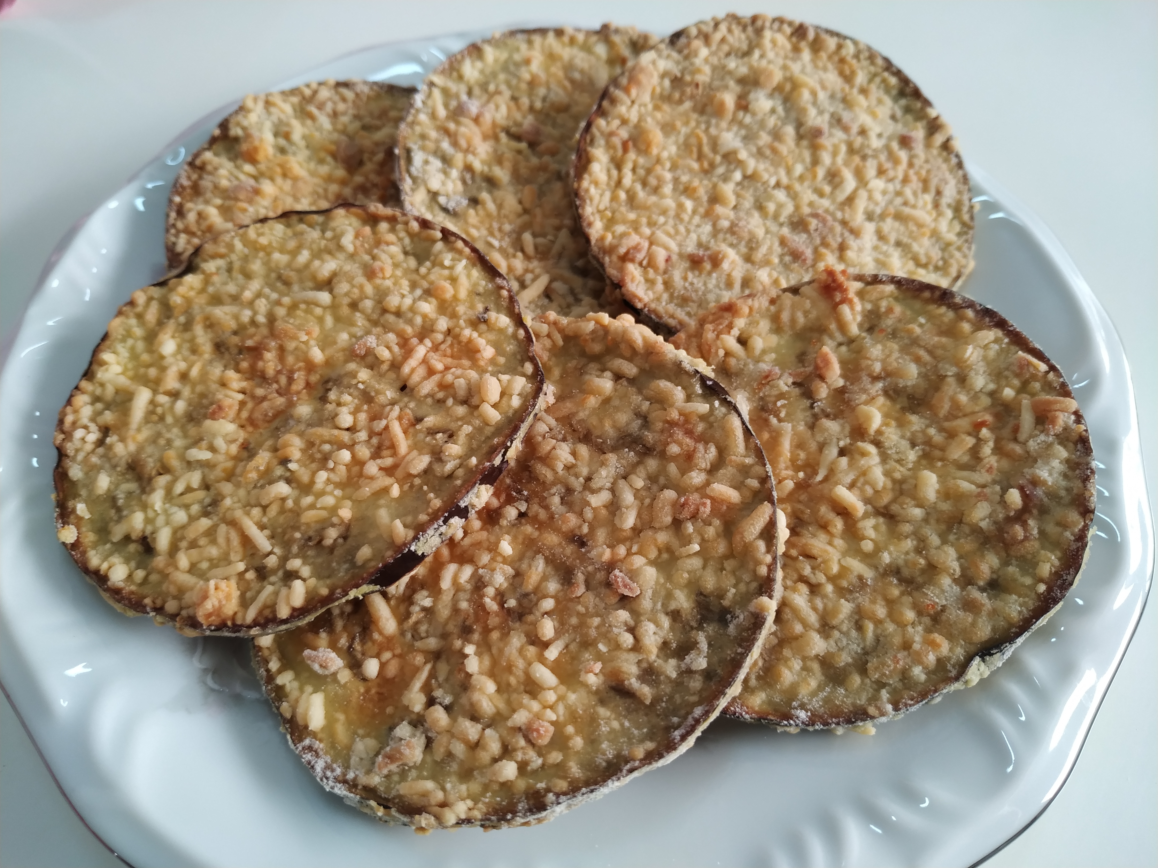 Berinjela empanada no queijo meia cura